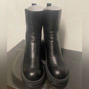 Zara Wide Heeled Ankle Boots With Lug Soles Sz 6 1/2 US7🖤